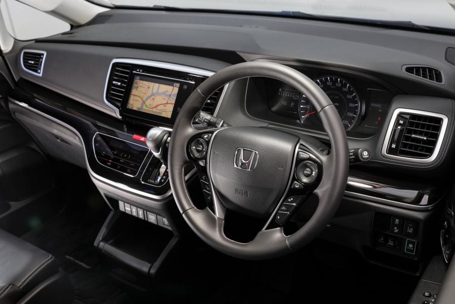 Торпедо Honda Odyssey VTi-L 2017 года  (AU) (фото 34 из 46)